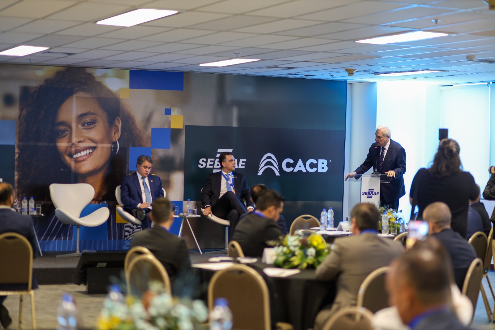 Presidente da CACB, Alfredo Cotait neto, fala em abertura do summit da micro e pequena empresa. Foto: Daniel Fagundes/Trilux