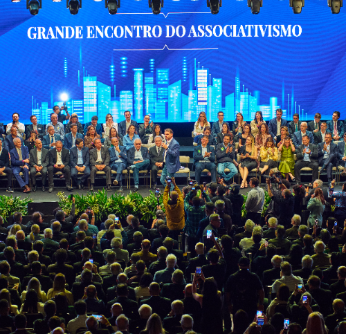 Setor produtivo debate prioridades e entrega a Flávio Bolsonaro propostas para a economia